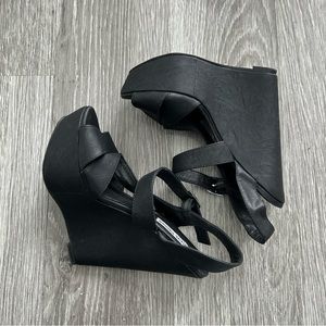 Steve Madden Black Leather Wedges Size 7